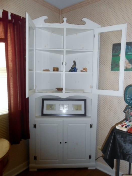 great corner cabinet wonderful condition