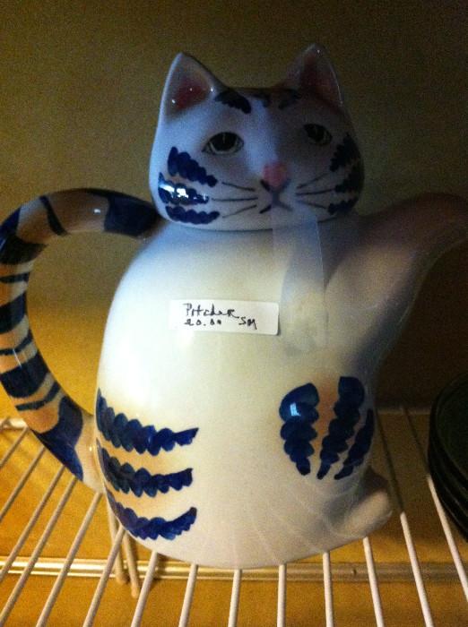                                   Kitty cat teapot