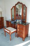 Hooker Furniture
Vanity with Tri-view mirror and marble top
570-90-M31
Bench for Vanity
570-90-037