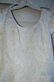 A brand new Saison Blanche Wedding Gown size 10.