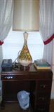 VINTAGE SEWING MACHINE WITH BAKE-A-LITE HANDLES