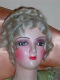kEENEYE BOUDOIR BED DOLL DU BARRY
