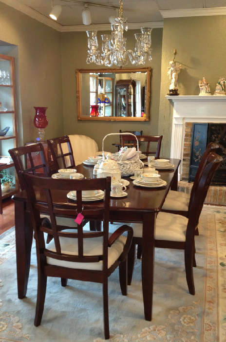 Beautiful dining table with 6 chairs, gorgeous vintage "Mother Teresa" crystal chandelier, room size rug, awesome mirror