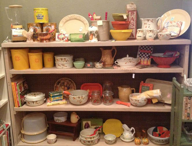 Retro/vintage kitchen items including Tupperware, Pyrex, Corning Ware!