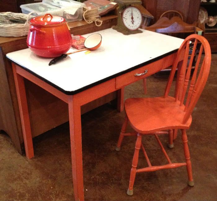 Cute enamel vintage table with chair