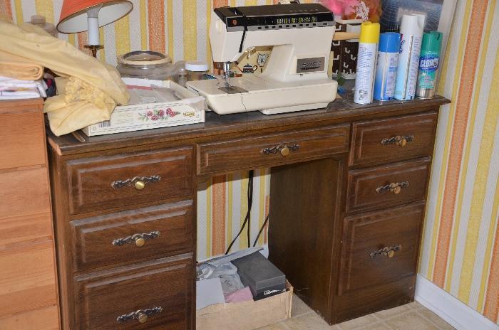 Sewing desk with sewing machine