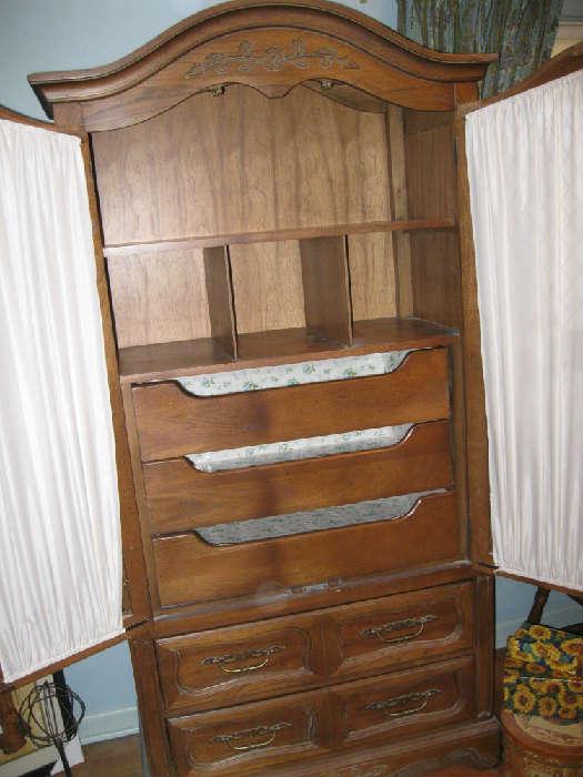 Contry French armoire...