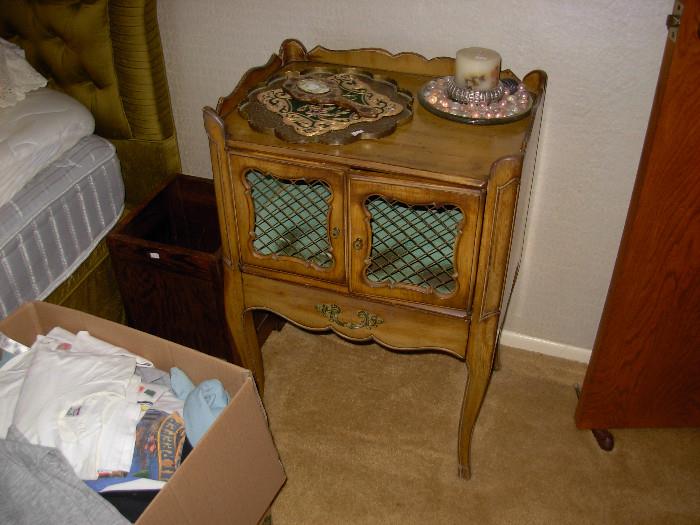 o0ne of two matching end tables $150 for pair..NOW $75 FOR PAIR
