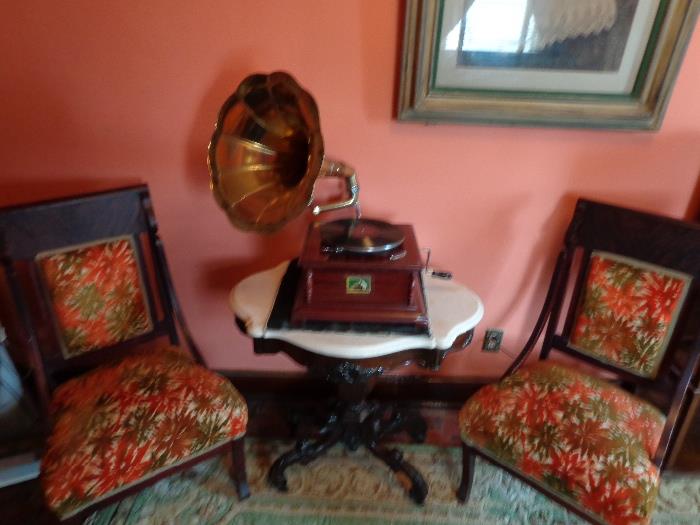 Reproduction RCA Victor phonograph
