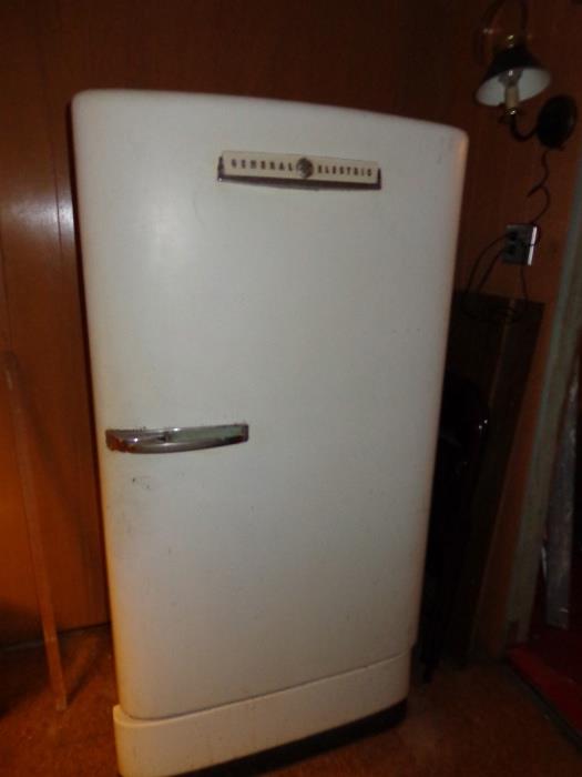 Vintage GE refrigerator - works like a charm!