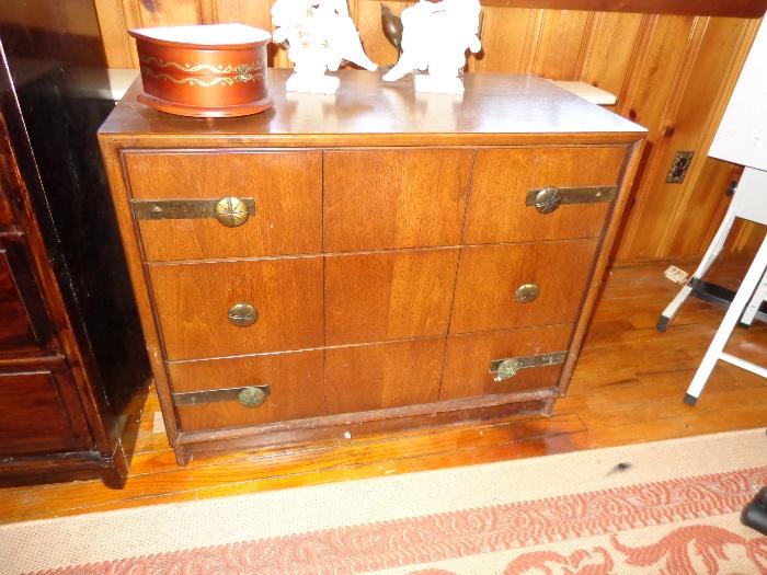 Henredon 3-drawer chest