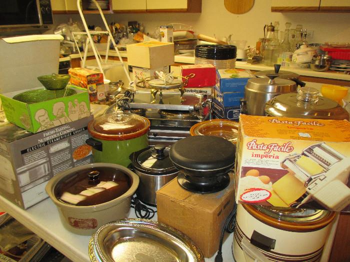 Tons of crock pots, fryers, and other small electric appliances