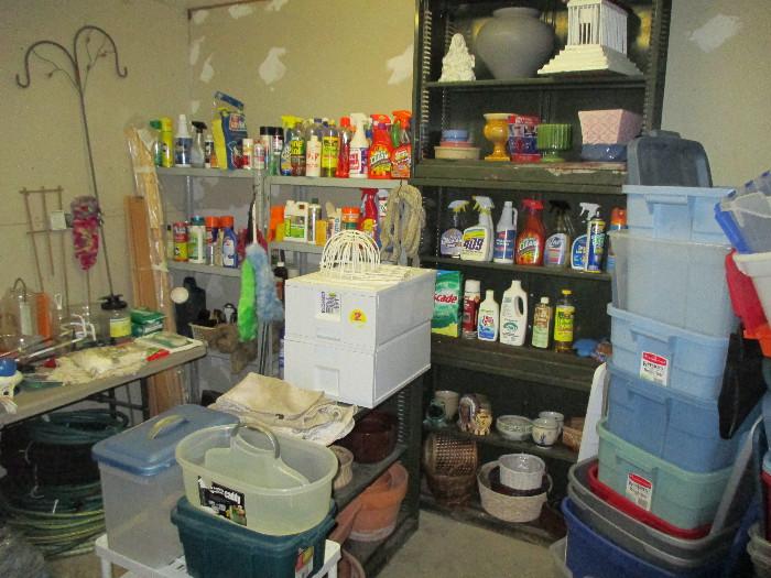 Cleaning products/household cleaners, plastic totes and containers
