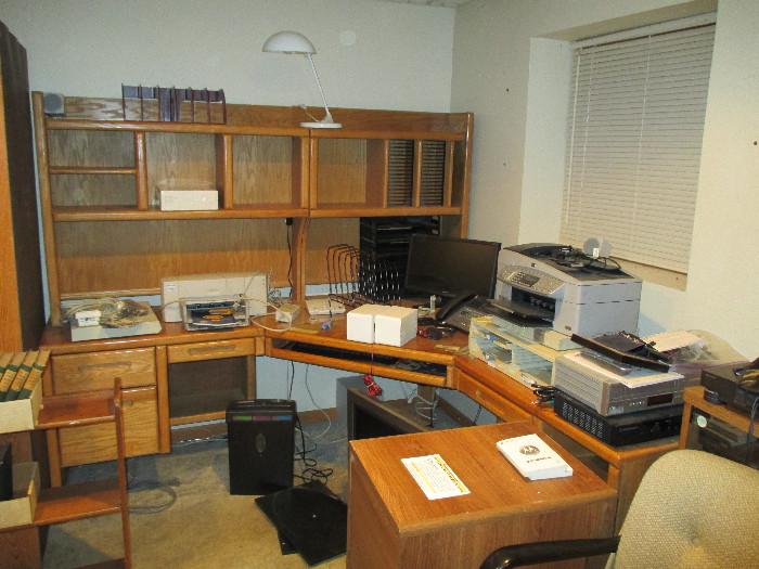 Corner office desk and office machines