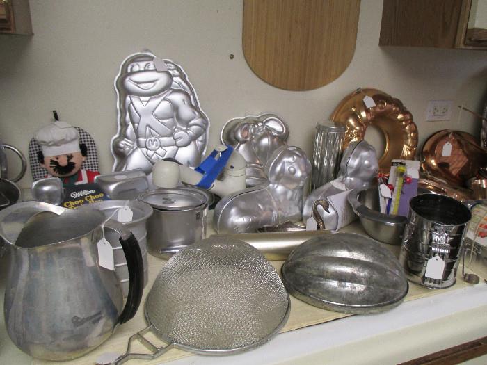 lots of bakeware and cookware
