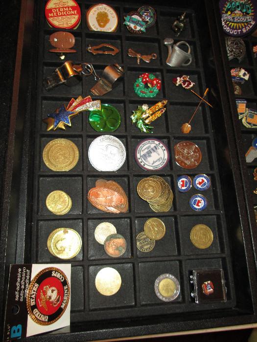 Tokens/coins/ assorted small items