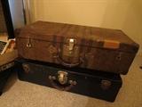 Cute vintage suit cases