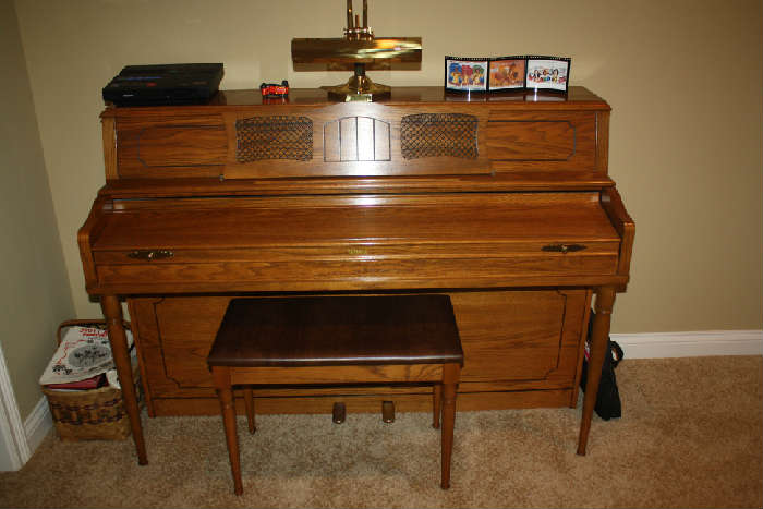YAMAHA PLAYER PIANO WITH CD'S
