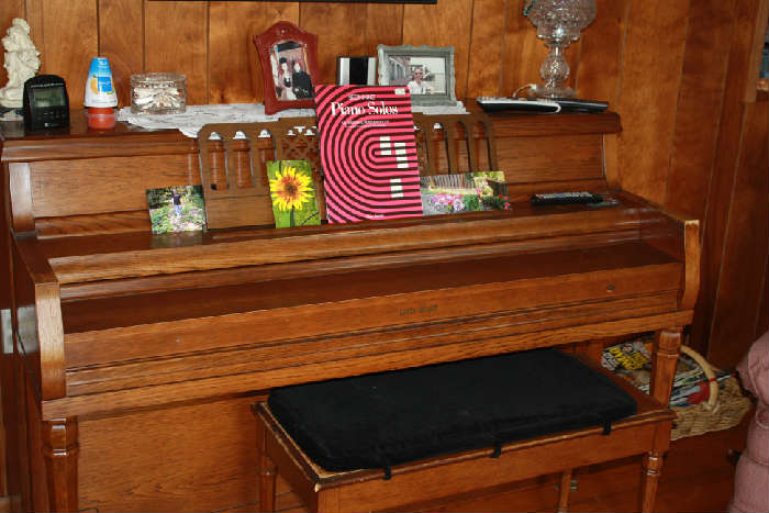 LYON HEALY PIANO