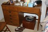 MAPLE KNEE HOLE DESK