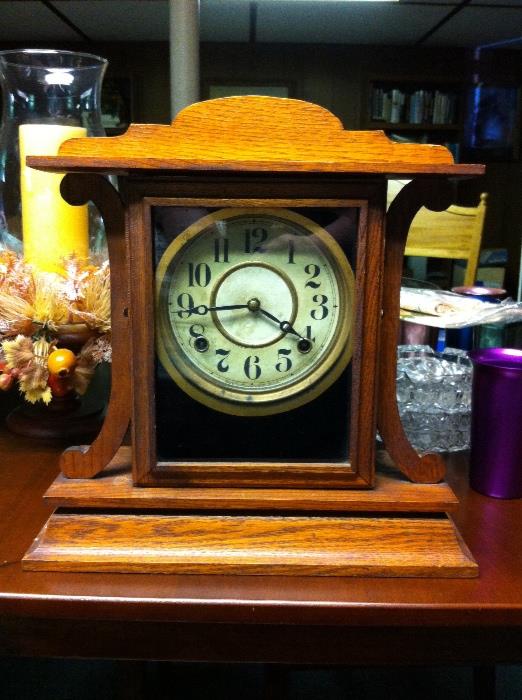 Antique Ingraham Kitchenette clock.