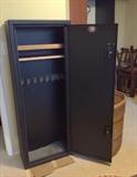 Cannon 8-gun safe w/ double locks (NO GUNS at sale)