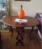 Pretty antique oval gate leg table (dropleaf) + large orange frosted glass decanter & Toyo ikebana vase