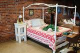 Full size canopy bed