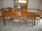 Stunning Thomasville Impressions dining set with 2 leaves and  chairs  and matching china cabinet in like new condition
