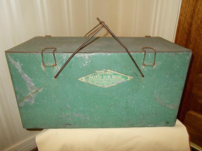 Vintage ice chest - probably 1940's (????)