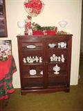 Mahogany Curio Cabinet with 2 glass doors