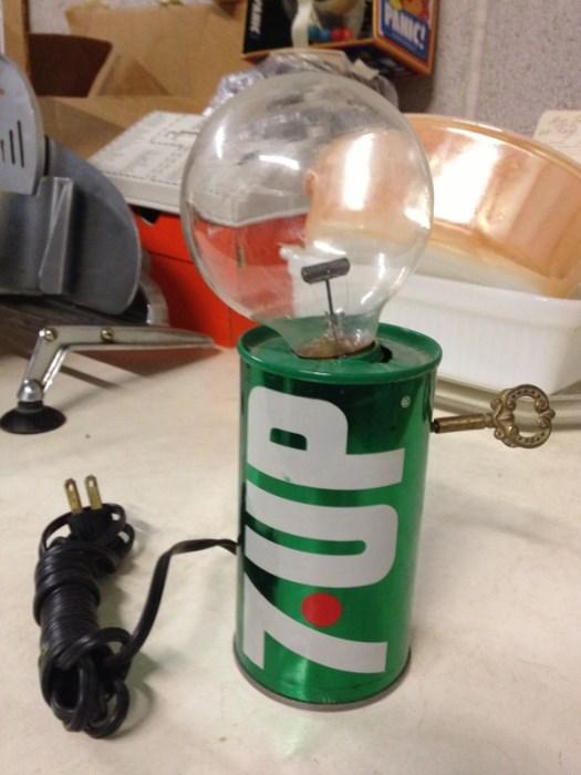 7 UP ANTIQUE LIGHTBULB CAN LAMP