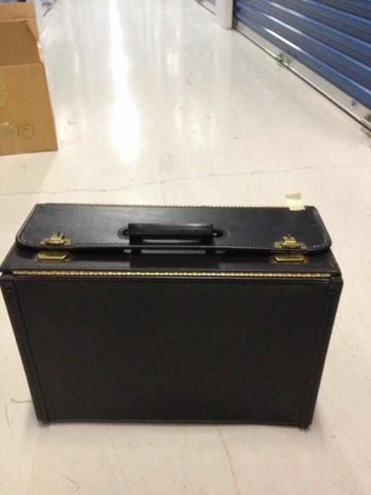 VINTAGE SALESMAN SUITCASE MINT CONDITION