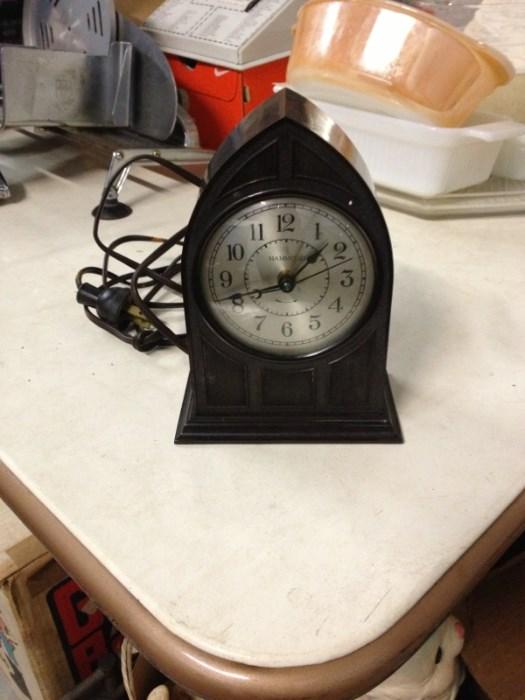 BAKELITE CATHEDRAL MANTLE CLOCK 1930'S