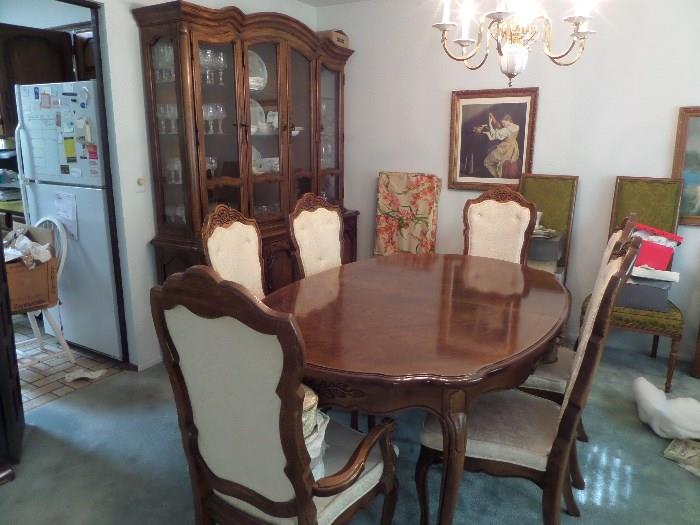 THOMASVILLE FRENCH COUNTRY DINING SET-THEY DONT MAKE IT LIKE THIS ANYMORE!