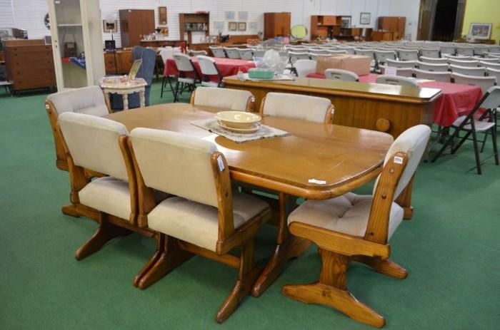 GERMAN DINING TABLE & CHAIRS 