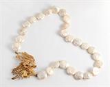 LOT 1296: 18K GOLD CLASP COIN PEARL NECKLACE: 26 iridescent white flat coin pearls with an 18K yellow gold free form double clasp. Length 19''. Gold weight approx. 30 grams. 
