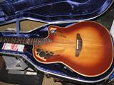 Special edition (1985) Ovation guital with hard case.