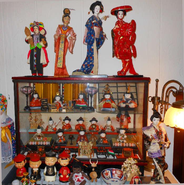 Vintage Asian Bobble Head Dolls, Glass Music Case with Asian Figures and Furniture, Lovely Asian Dolls