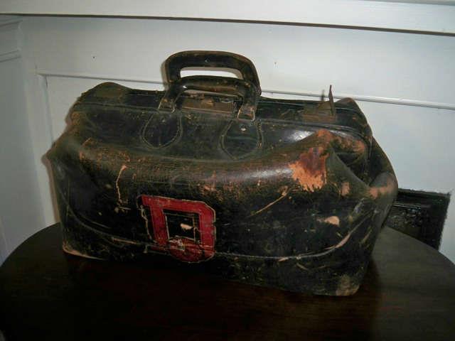 Davidson College 1920's Leather Travel Bag