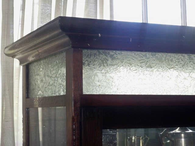 Detail of Frosted Glass Top