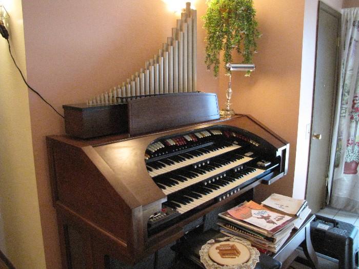 3 MANUAL CONN THEATRE ORGAN COMPLETE WITH ELECTRONIC PIPE SET AND BENCH!!!!!!