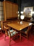 MID CENTURY MODERN DINING TABLE WITH 6 CHAIRS (4 SHOWN IN PHOTO)