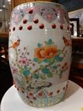 CHINESE STYLE PORCELAIN GARDEN STOOL