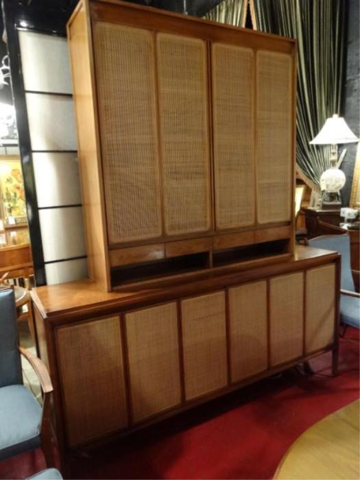 MID CENTURY WIDDICOMB SIDEBOARD HUTCH, CIRCA 1960's, WITH ORIGINAL WIDDICOMB CLOTH LABEL