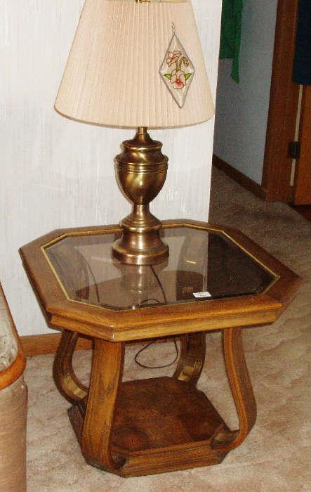 end table and lamp (there are 2 lamps)
