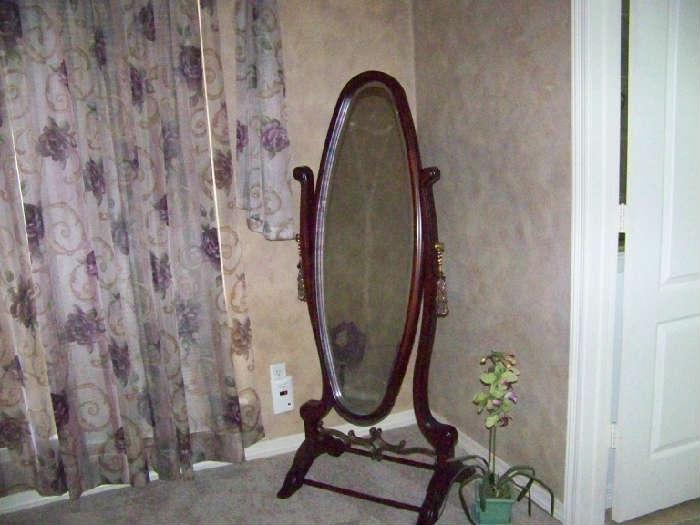 Stand-up mirror