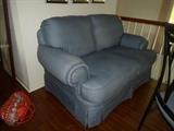  Broyhill loveseat