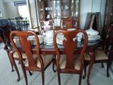 Thomasville dining set w/6 chairs & leaf