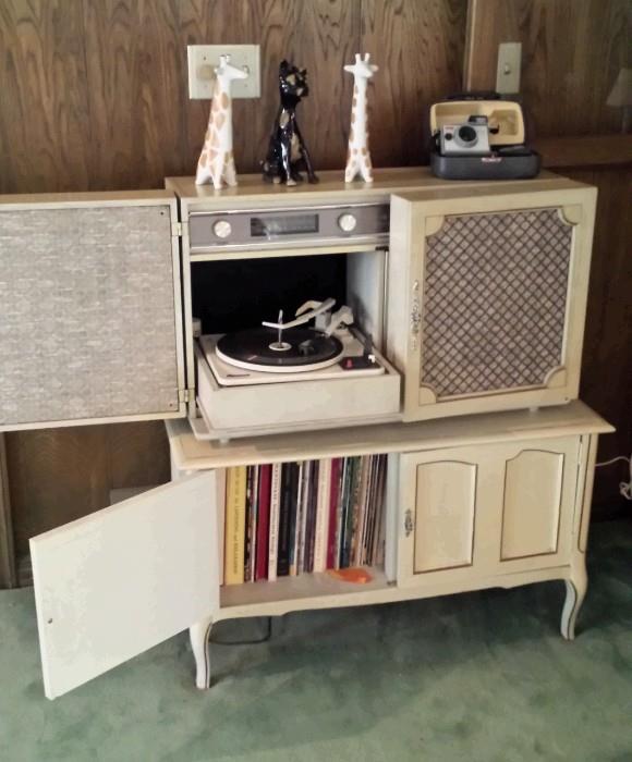 French Provincial Style VINTAGE Record Player/ Stereo Unit